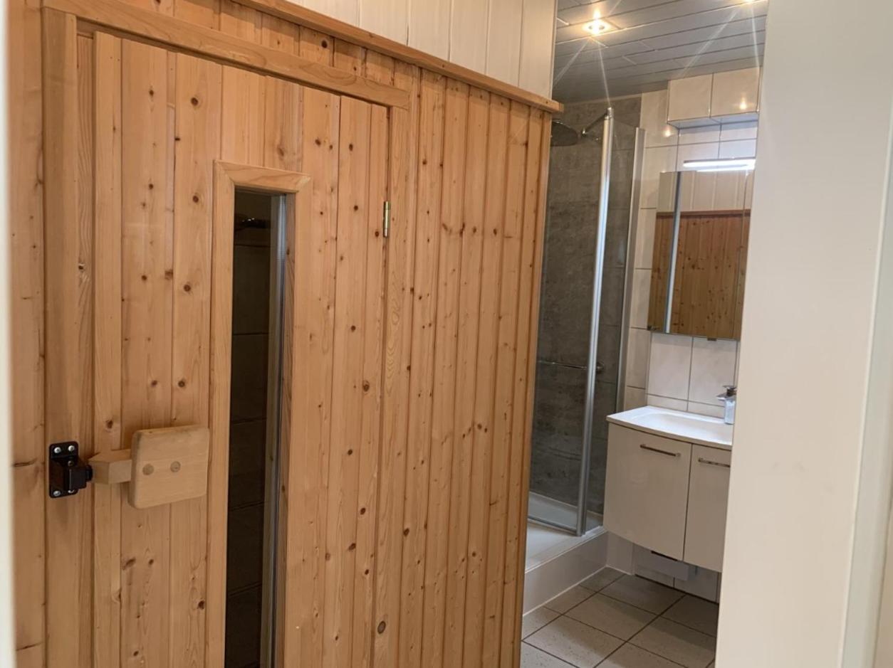 Im Herzen Von Wiesdorf- Blick Auf Das Bayer-Kreuz -Appartement Mit 2 Schlafzimmern-Fuer 3 Personen -Zentral Gelegen - Friedrich Ebert Platz 5A , 4Te Etage - Dachterrasse Und Sauna - Kaution Pflicht - Леверкузен Екстер'єр фото
