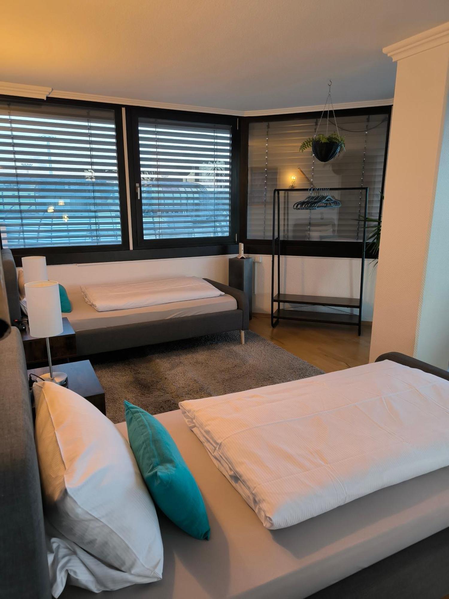 Im Herzen Von Wiesdorf- Blick Auf Das Bayer-Kreuz -Appartement Mit 2 Schlafzimmern-Fuer 3 Personen -Zentral Gelegen - Friedrich Ebert Platz 5A , 4Te Etage - Dachterrasse Und Sauna - Kaution Pflicht - Леверкузен Екстер'єр фото