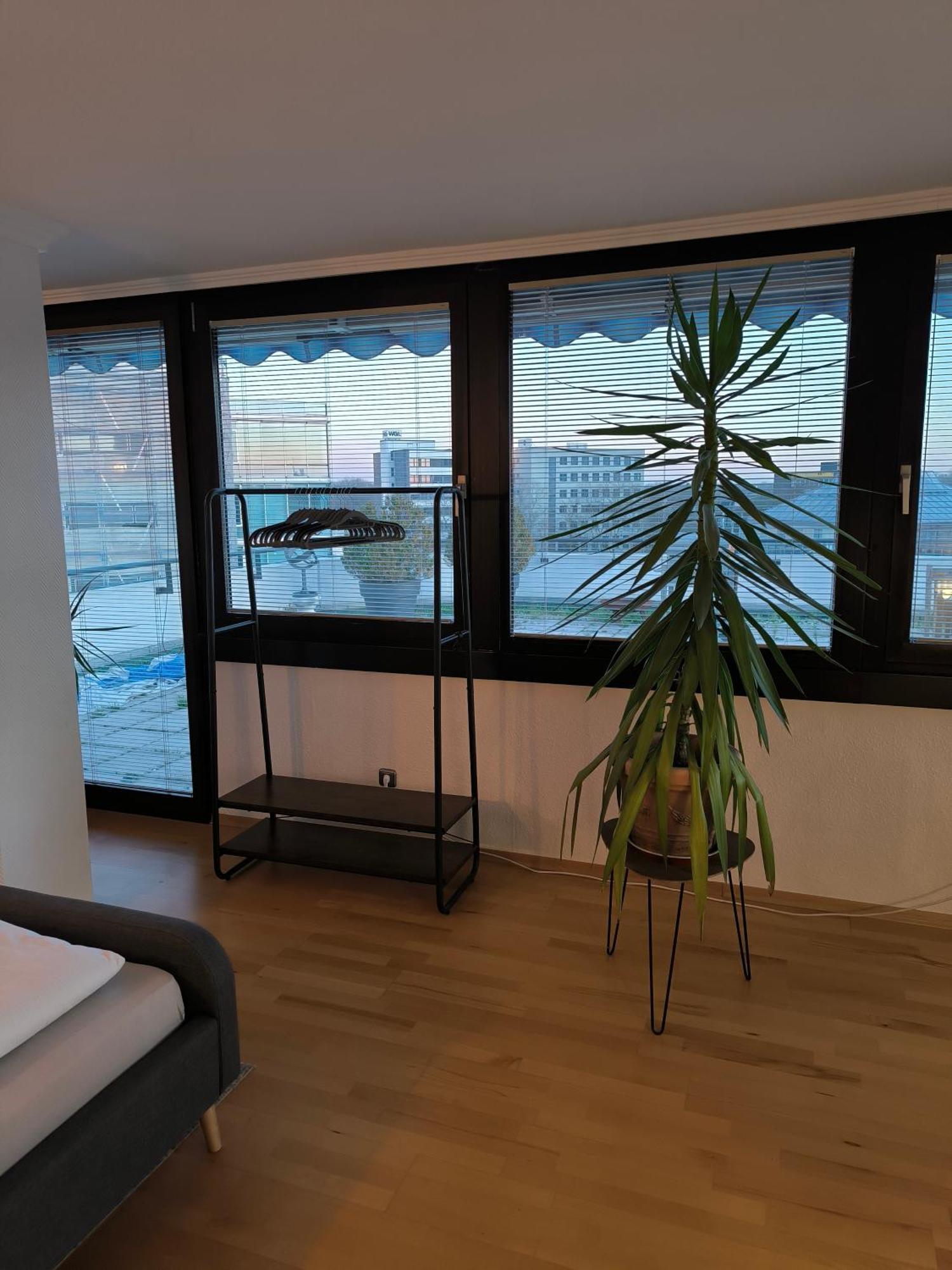 Im Herzen Von Wiesdorf- Blick Auf Das Bayer-Kreuz -Appartement Mit 2 Schlafzimmern-Fuer 3 Personen -Zentral Gelegen - Friedrich Ebert Platz 5A , 4Te Etage - Dachterrasse Und Sauna - Kaution Pflicht - Леверкузен Екстер'єр фото