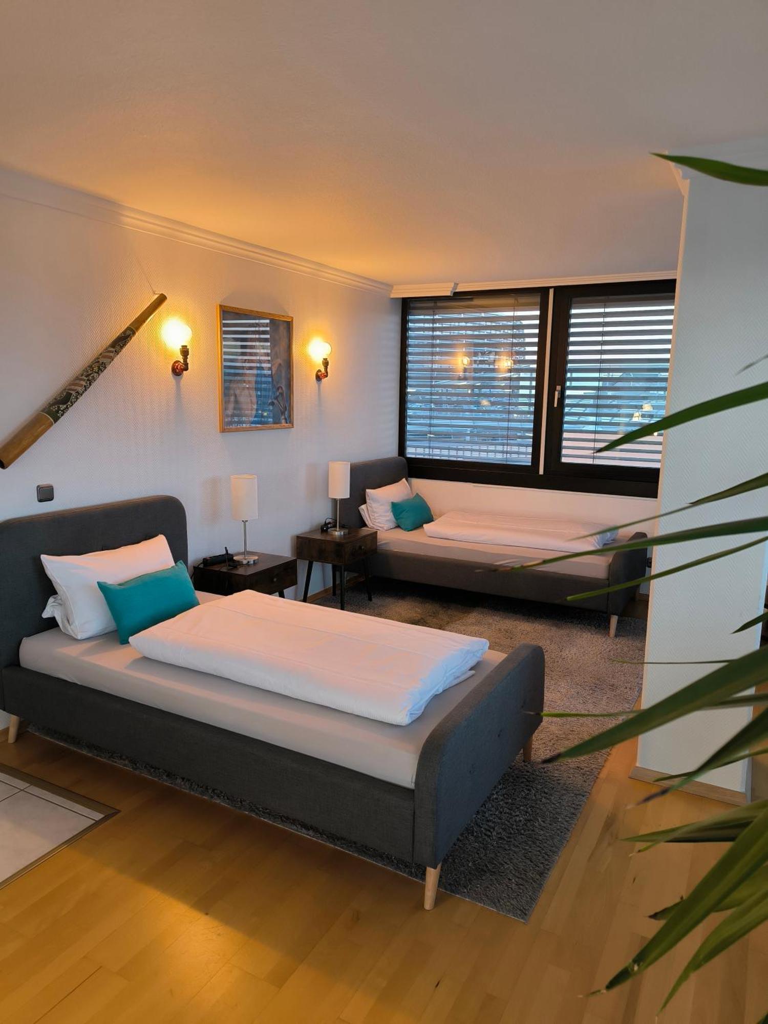 Im Herzen Von Wiesdorf- Blick Auf Das Bayer-Kreuz -Appartement Mit 2 Schlafzimmern-Fuer 3 Personen -Zentral Gelegen - Friedrich Ebert Platz 5A , 4Te Etage - Dachterrasse Und Sauna - Kaution Pflicht - Леверкузен Екстер'єр фото