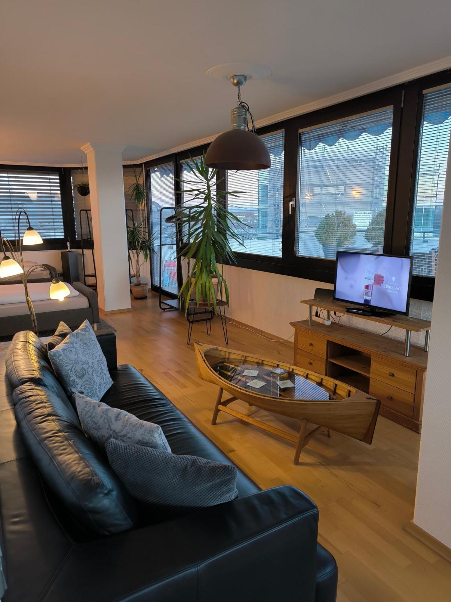 Im Herzen Von Wiesdorf- Blick Auf Das Bayer-Kreuz -Appartement Mit 2 Schlafzimmern-Fuer 3 Personen -Zentral Gelegen - Friedrich Ebert Platz 5A , 4Te Etage - Dachterrasse Und Sauna - Kaution Pflicht - Леверкузен Екстер'єр фото