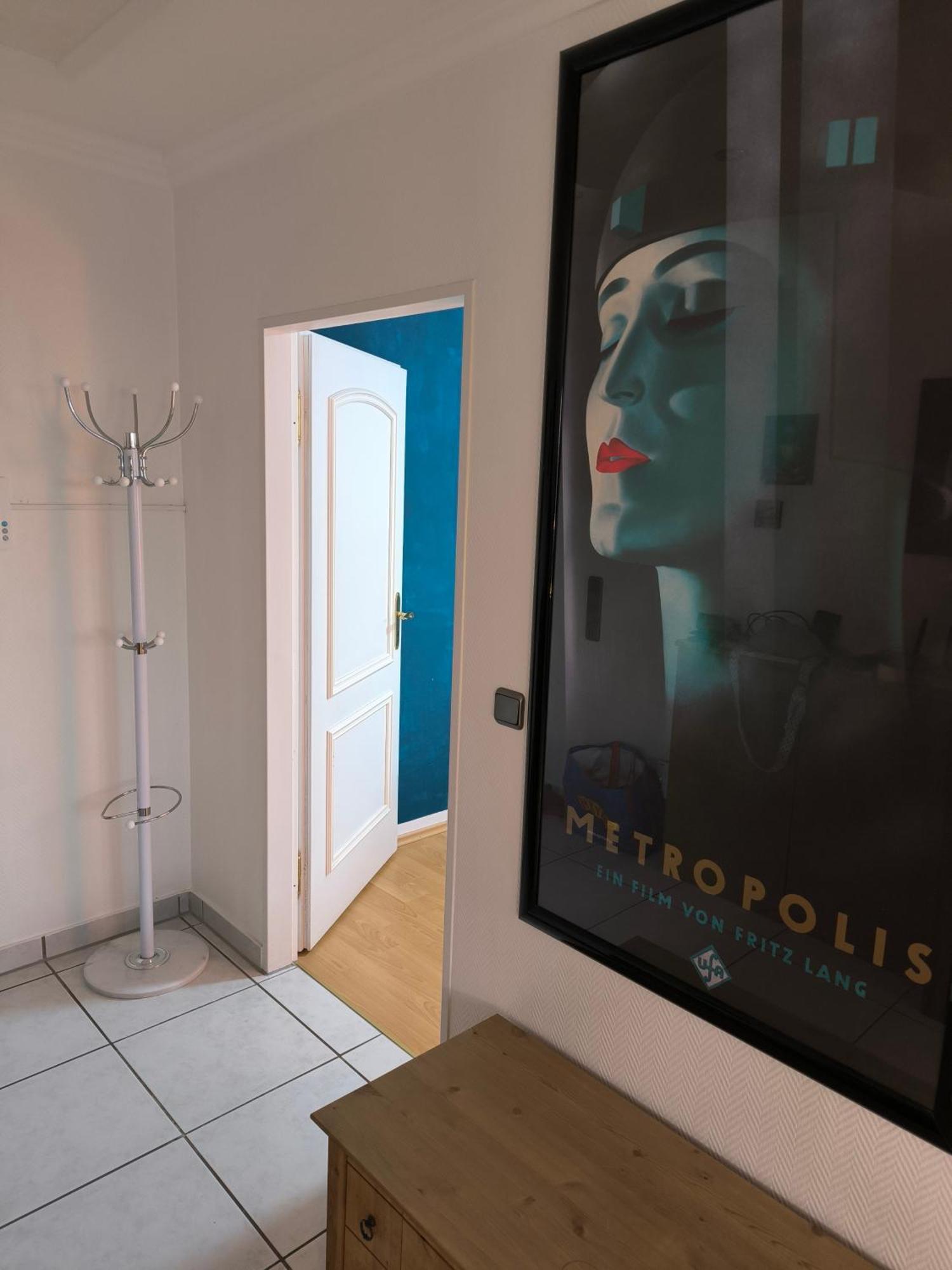 Im Herzen Von Wiesdorf- Blick Auf Das Bayer-Kreuz -Appartement Mit 2 Schlafzimmern-Fuer 3 Personen -Zentral Gelegen - Friedrich Ebert Platz 5A , 4Te Etage - Dachterrasse Und Sauna - Kaution Pflicht - Леверкузен Екстер'єр фото