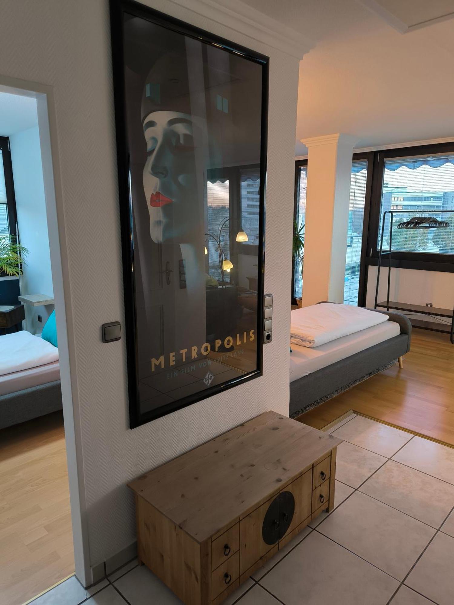 Im Herzen Von Wiesdorf- Blick Auf Das Bayer-Kreuz -Appartement Mit 2 Schlafzimmern-Fuer 3 Personen -Zentral Gelegen - Friedrich Ebert Platz 5A , 4Te Etage - Dachterrasse Und Sauna - Kaution Pflicht - Леверкузен Екстер'єр фото