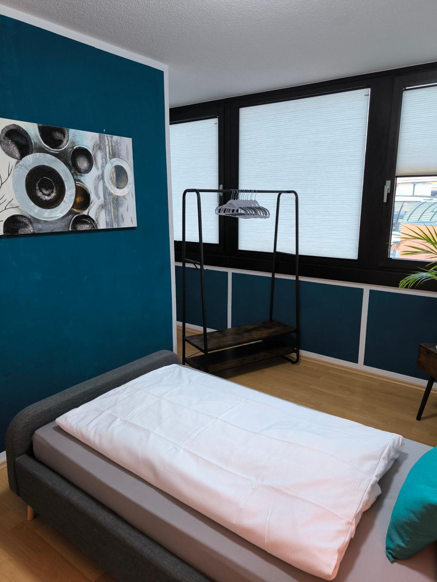 Im Herzen Von Wiesdorf- Blick Auf Das Bayer-Kreuz -Appartement Mit 2 Schlafzimmern-Fuer 3 Personen -Zentral Gelegen - Friedrich Ebert Platz 5A , 4Te Etage - Dachterrasse Und Sauna - Kaution Pflicht - Леверкузен Екстер'єр фото