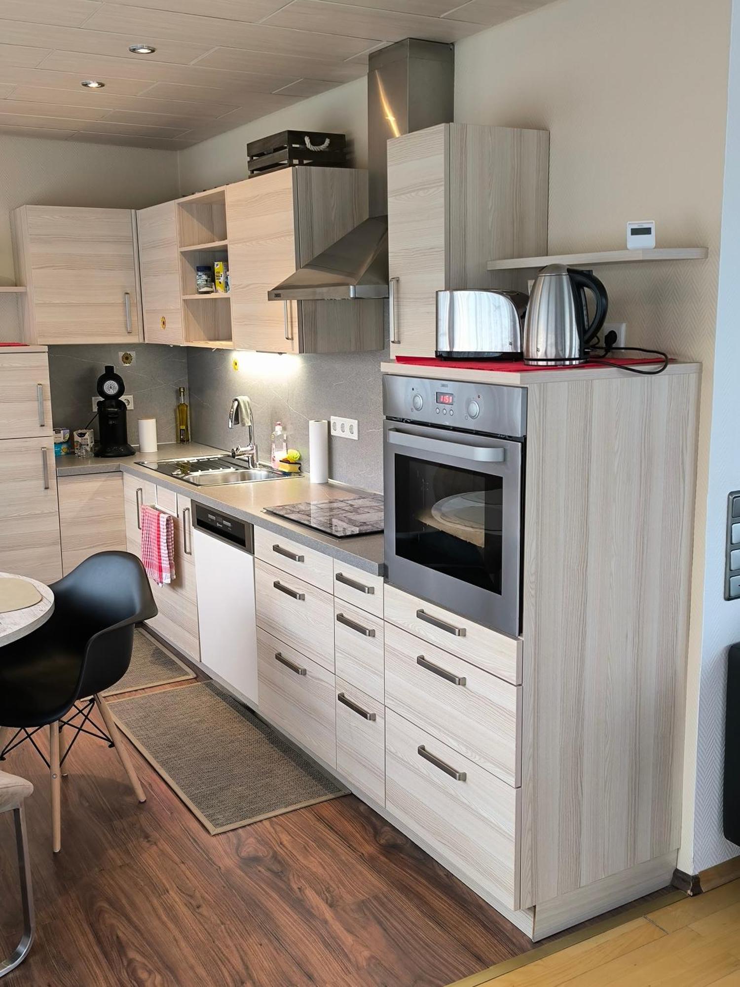 Im Herzen Von Wiesdorf- Blick Auf Das Bayer-Kreuz -Appartement Mit 2 Schlafzimmern-Fuer 3 Personen -Zentral Gelegen - Friedrich Ebert Platz 5A , 4Te Etage - Dachterrasse Und Sauna - Kaution Pflicht - Леверкузен Екстер'єр фото