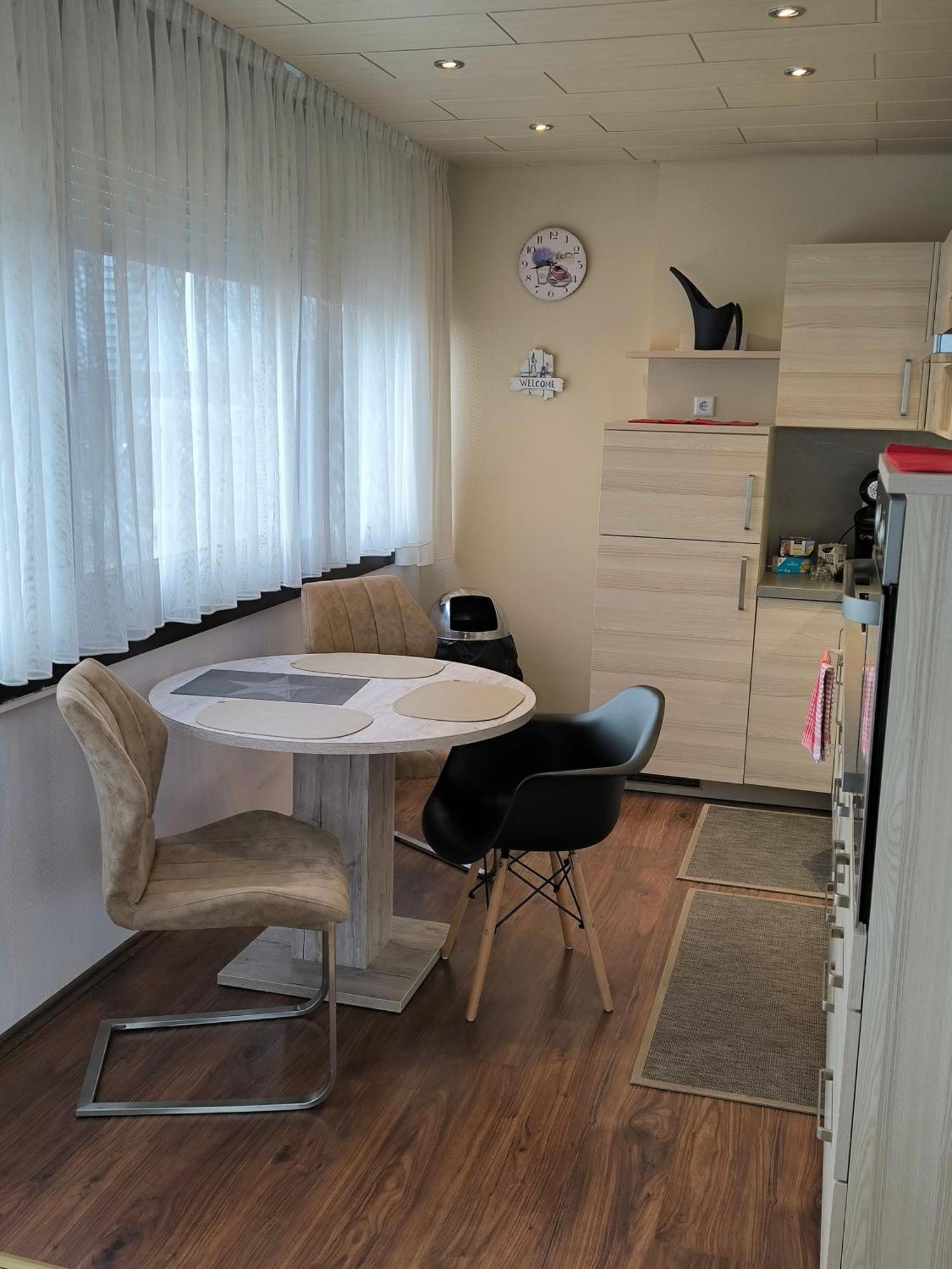 Im Herzen Von Wiesdorf- Blick Auf Das Bayer-Kreuz -Appartement Mit 2 Schlafzimmern-Fuer 3 Personen -Zentral Gelegen - Friedrich Ebert Platz 5A , 4Te Etage - Dachterrasse Und Sauna - Kaution Pflicht - Леверкузен Екстер'єр фото